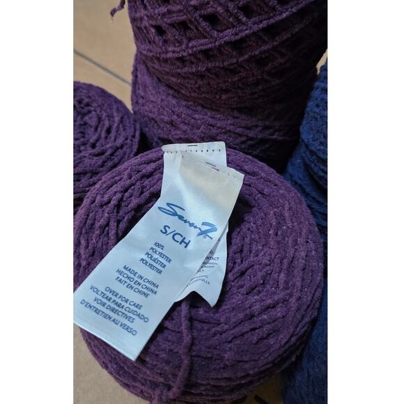 Polyester yarn cake lot two sweater navy blue and purple yarn skein for crafting - Picture 3 of 3